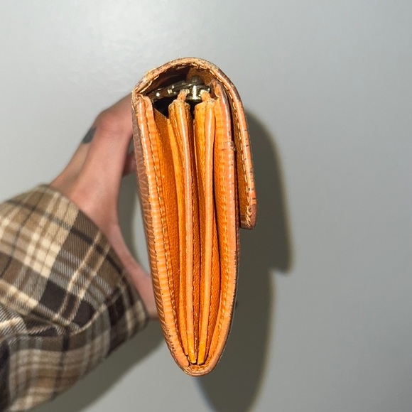 Louis Vuitton Epi Sarah Wallet Unisex Epi Leather Long Wallet in Pimont 🧡 - Picture 4 of 11